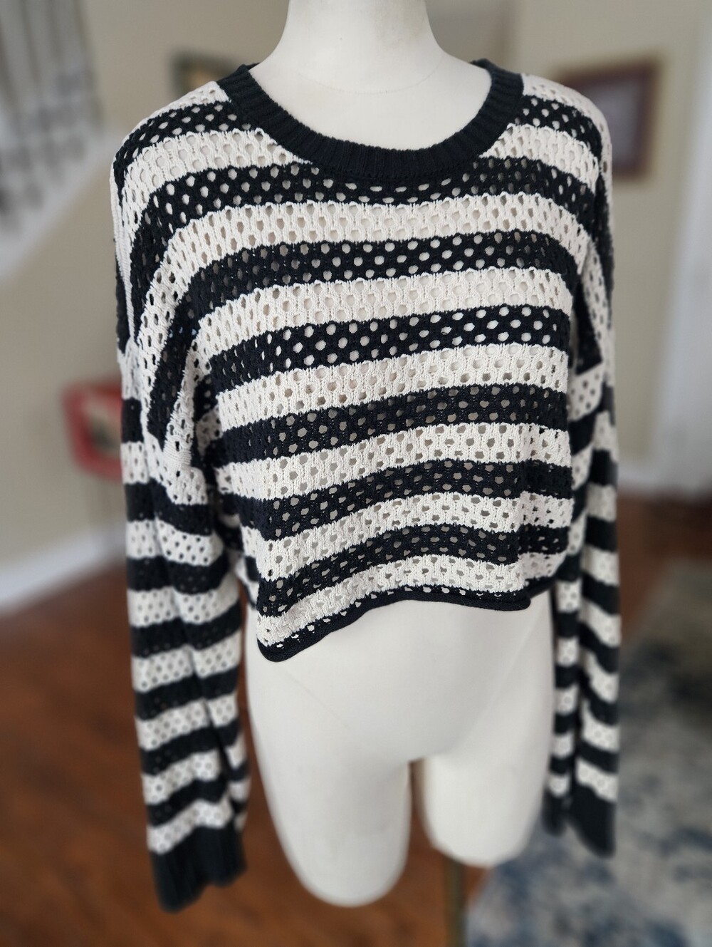 Future Collective Cropped Sweater Large - Picture 2 of 4